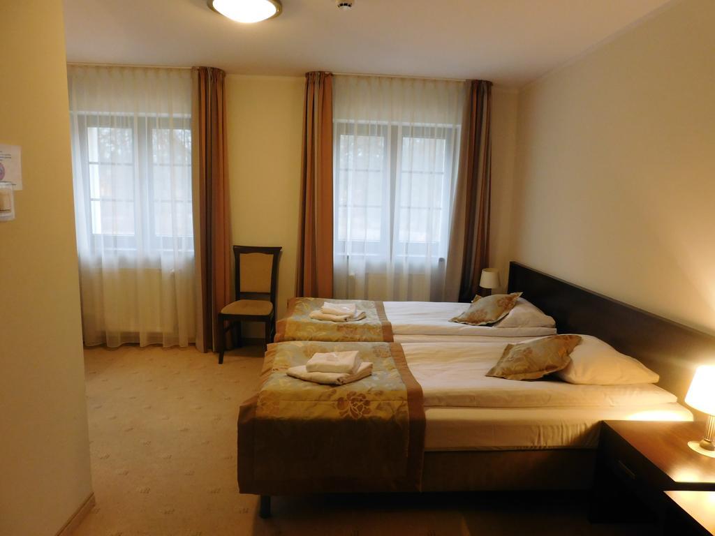 Hotel Swietoborzec Lobez Exterior photo