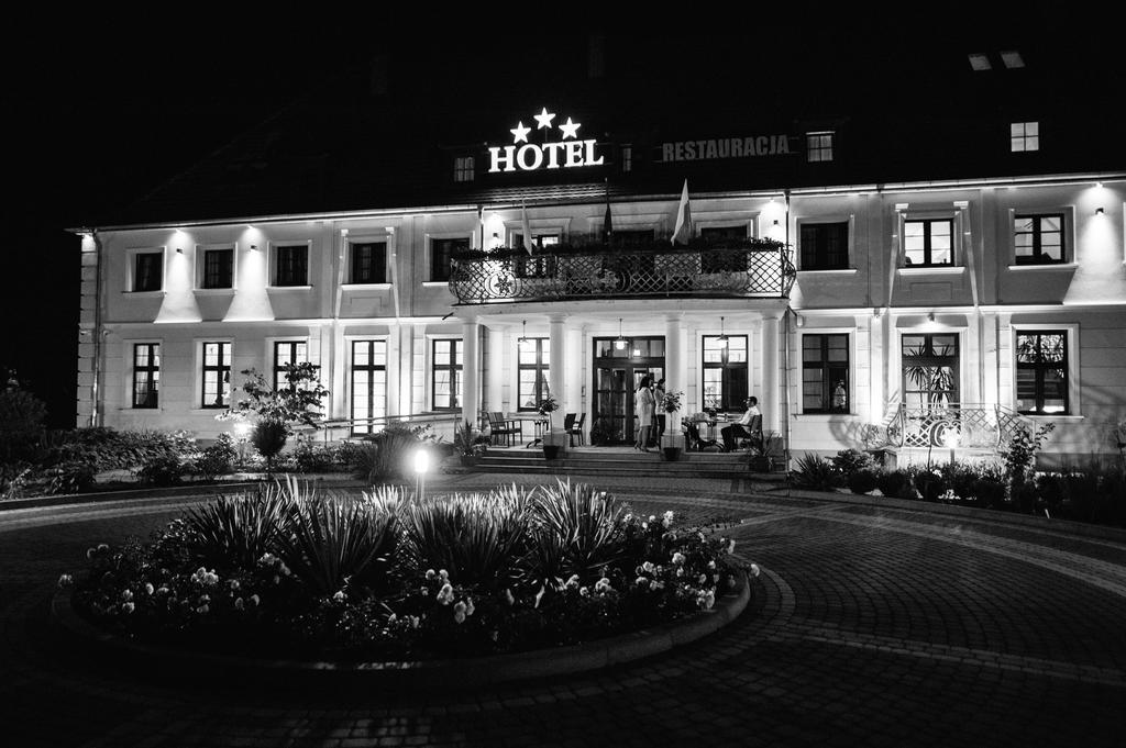 Hotel Swietoborzec Lobez Exterior photo